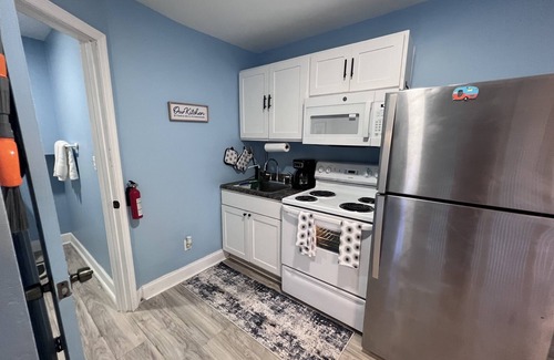 Douglasville House | Elegant Private Studio with Freestanding Bathtub & Kitchen