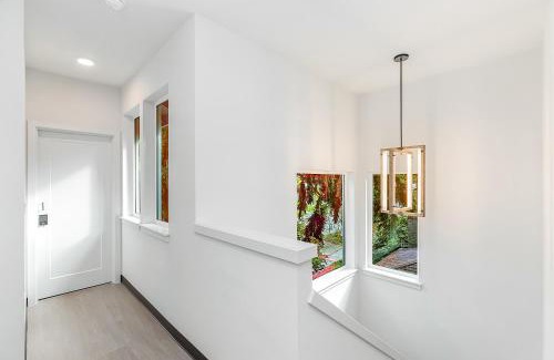 North Queen Anne House | Explore Solo's Smuggler Suite: Pet-Friendly Retreat