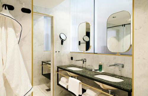 Kluuvi Hotel | Elegant Solo Sokos Hotel Helsinki: Pet-Friendly & 4-Star Stay
