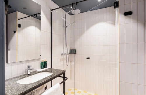 Kluuvi Hotel | Discover Solo Sokos Hotel Helsinki: Family-Friendly Comfort