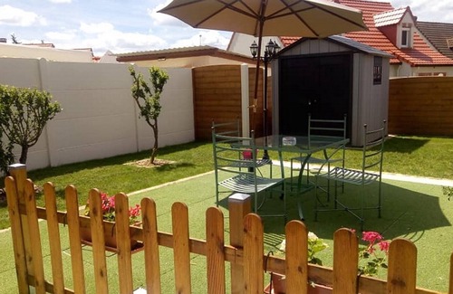 La Ferte-Saint-Aubin House | Cozy Solognote House for 4: Family-Friendly & Fully Equipped