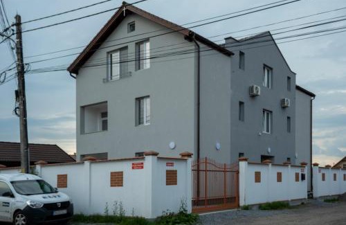 Singeorgiu de Mures Apartment | Exceptional Solomon Apartments: Family-Friendly Retreat