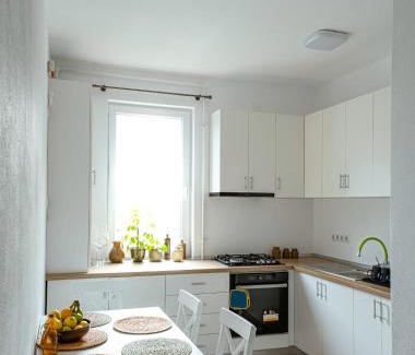 Singeorgiu de Mures Apartment | Exceptional Solomon Apartments: Family-Friendly Retreat