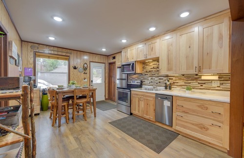 Solon Springs Cabin | Relaxing Solon Springs Getaway with Dock & Kayaks
