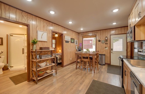 Solon Springs Cabin | Relaxing Solon Springs Getaway with Dock & Kayaks