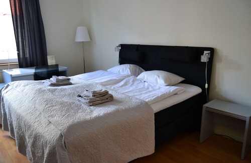 Karlstad Hotel | Discover Solsta Hotell: Family-Friendly & Accessible Stay