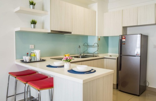 Cyberjaya Apartment | Modern Solstice Cyberjaya Apartment with Pool & Breakfast