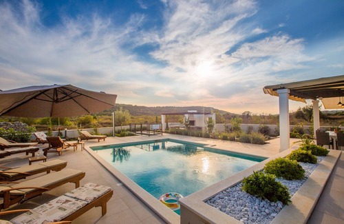 Solta Villa | Villa Giove: Modern 4BR Oasis with Private Pool & Spa