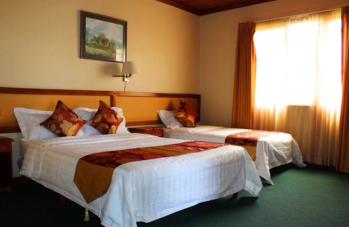 Hospital Hotel | Relax at Soluxe El Sesteo: Pool, Spa & 9/10 Rated Comfort