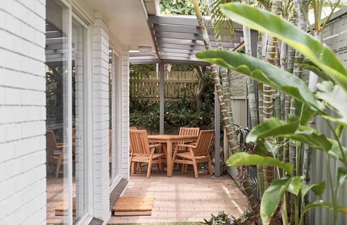 Shoal Bay Cottage | Immaculate 2 Bedroom Villa with Oceanfront Comfort
