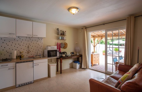 Cas Grandi Bed & Breakfast | Discover Sombré di Kabana: Family-Friendly with Pool & Breakfast