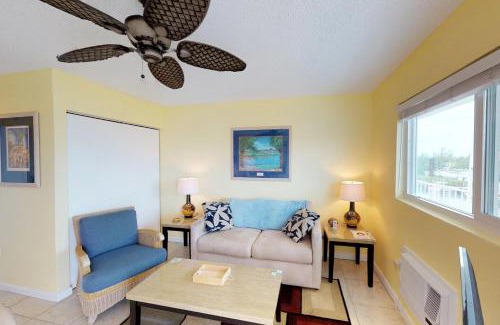 Marathon Apartment | Oceanfront Escape at Sombrero Siesta - Family Friendly Retreat