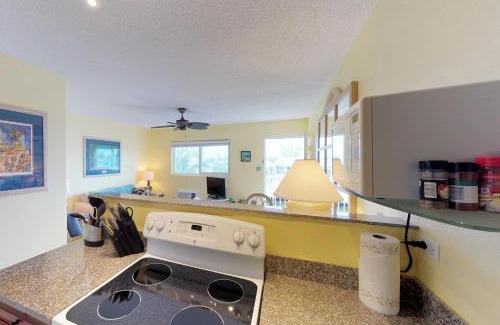 Marathon Apartment | Oceanfront Escape at Sombrero Siesta - Family Friendly Retreat