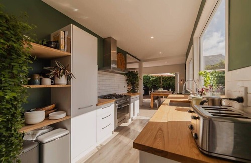 Somerfield House | Inviting 3BR Somerfield House with Spa & Hot Tub