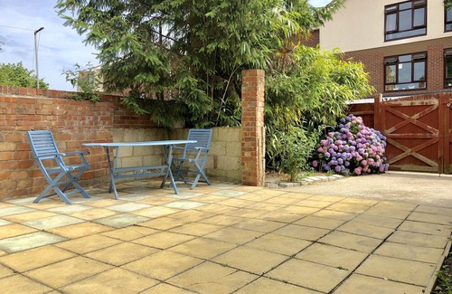 Portsmouth House | Pet-Friendly Somers House with Garden & High Guest Rating