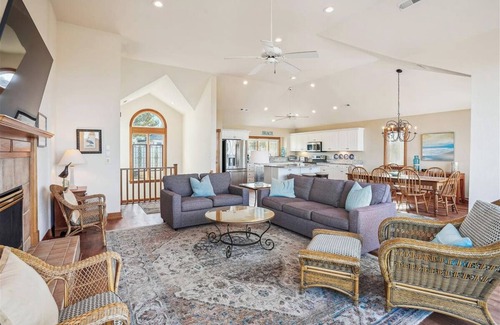 Monteray Shores House | Dog-Friendly Soundfront Home with Hot Tub & Kitchen