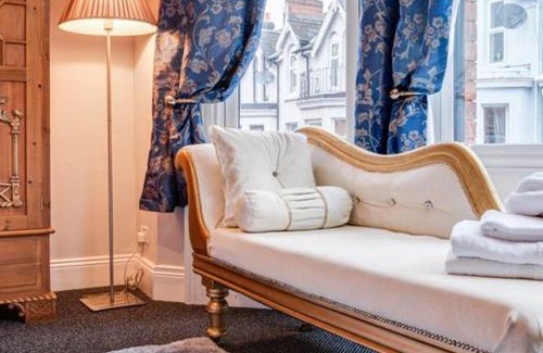 Bangor House | Discover Somerset House: Child-Friendly Bliss Awaits