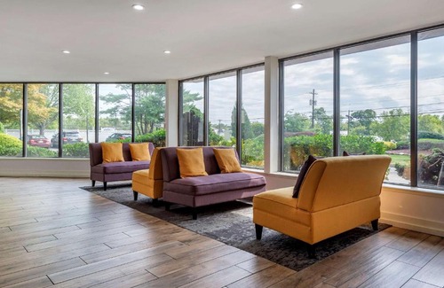 Somerset Hotel | Family-Friendly Somerset Lofts with Hot Tub Access
