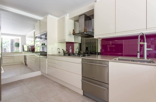 Holland Park Apartment | Discover Somerset Square: Family-Friendly Retreat Awaits
