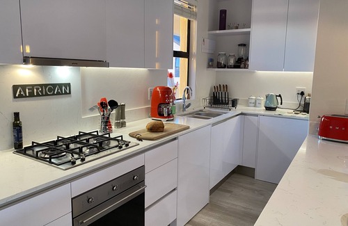 Trawal Apartment | Stylish Somerset West Flat in Gated Community with Gym