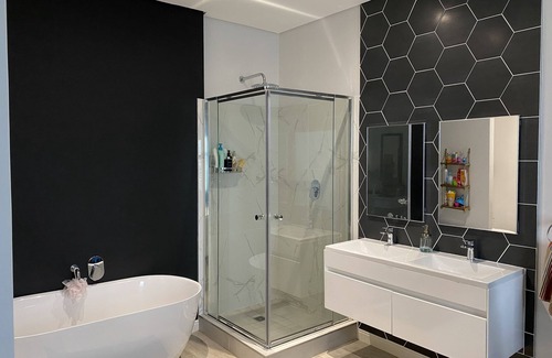 Trawal Apartment | Stylish Somerset West Flat in Gated Community with Gym