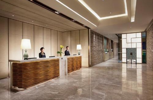 Qiao Kou Apartment | Elegant Somerset Wusheng Wuhan with Hot Tub & Kitchen