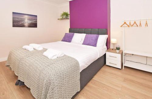 Crewe House | Stylish Somerville House: Family-Friendly and Pet Welcoming