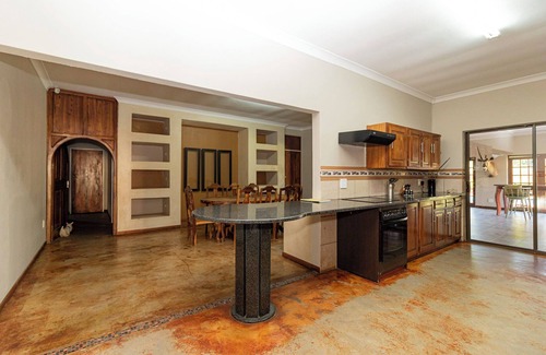 Mokopane House | Relax at Somethin Special Guest House with Pool & Spa