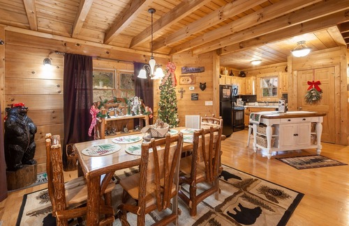 Sevierville Cabin | Cozy 2 Bedroom Cabin with Pool and Spa by Redawning
