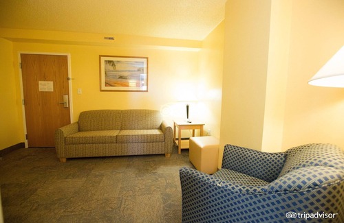Northeast Virginia Beach Resort | Tranquil Water Retreat: Family-Friendly Getaway