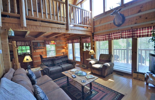 Gatlinburg - Pigeon Forge Cabin | Mountain View Retreat: Family-Friendly Cabin with Pool & Spa