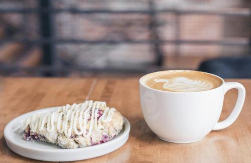 Collingwood Hotel | Elegant Stay at Somewhere Inn Collingwood - Pet Friendly & Spa