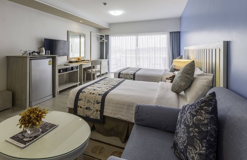 Ko Sichang Hotel | Discover Somewhere Koh Sichang: Family-Friendly Haven