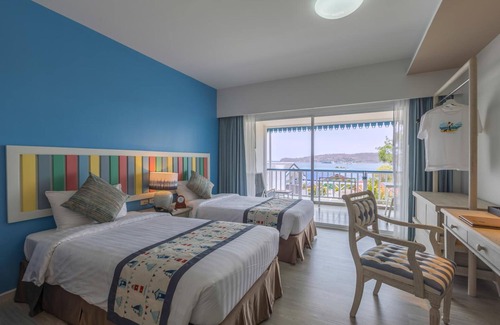 Ko Sichang Hotel | Discover Somewhere Koh Sichang: Family-Friendly Haven
