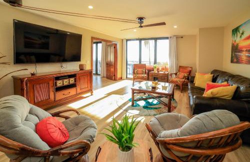 Key West House | Beachfront Bliss: 4-Star Hotel with Pool & Breakfast