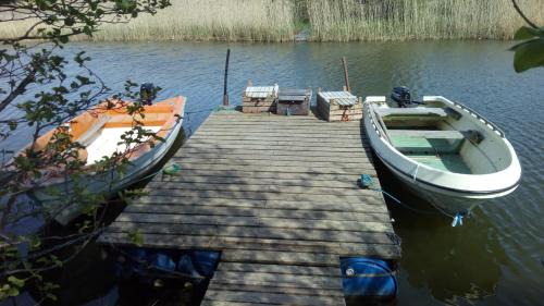 Foglo House | Family-Friendly Retreat at Sommarö Stugor with Hot Tub