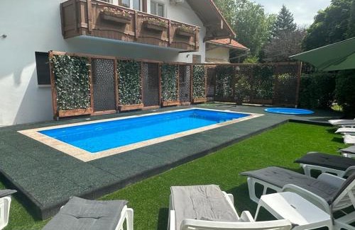 Balatonfoldvar Bed & Breakfast | Pet-Friendly Sommer Panzió with Pool & Breakfast Included