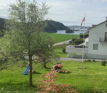 Visnes House | Cozy 4-Bedroom Home with Scenic Sea Views, Pet Friendly