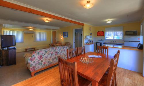 Murdunna House | Relaxing Sommers Bay Beach House with Ocean View Amenities