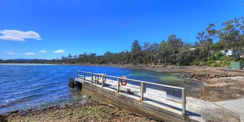 Murdunna House | Relaxing Sommers Bay Beach House with Ocean View Amenities
