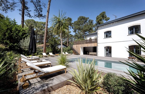 Piraillan Villa | Exquisite Villa Sous les Pins with Ocean View & Spa