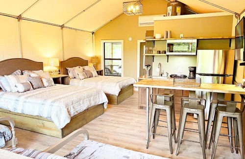 Sutherland Springs House | Romantic Retreat at Son's Rio Cibolo Birdhouse Cabin #17