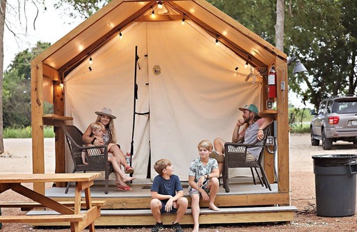 Prairie Lea Cabin | Explore Son's River Ranch Glamping Cabin 21 with Pool & Spa