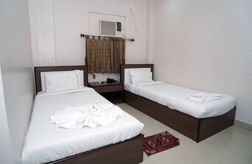 Taltala Hotel | Top-Rated Sonar Bangla Guest House with Family-Friendly Amenities
