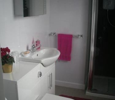 Staffin Bed & Breakfast | Cozy Sonas, Dunans: Oceanfront Stay with Kitchen Access