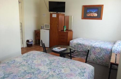 Wallaroo Hotel | Cozy Sonbern Lodge Motel with Ocean View & Family Amenities