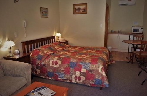 Wallaroo Hotel | Cozy Sonbern Lodge Motel with Ocean View & Family Amenities