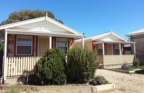 Wallaroo Hotel | Cozy Sonbern Lodge Motel with Ocean View & Family Amenities