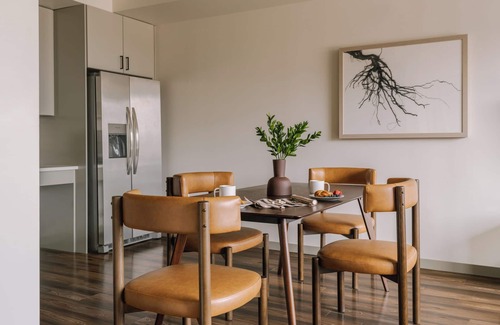 Jefferson Park Apartment | Accessible One-Bedroom Apartment at Sonder Skyline