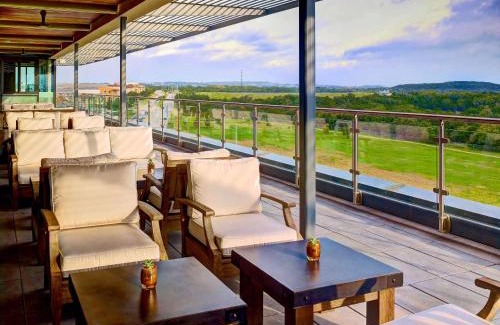Bee Cave Hotel | Discover Sonesta Bee Cave: Pet-Friendly Retreat in Austin